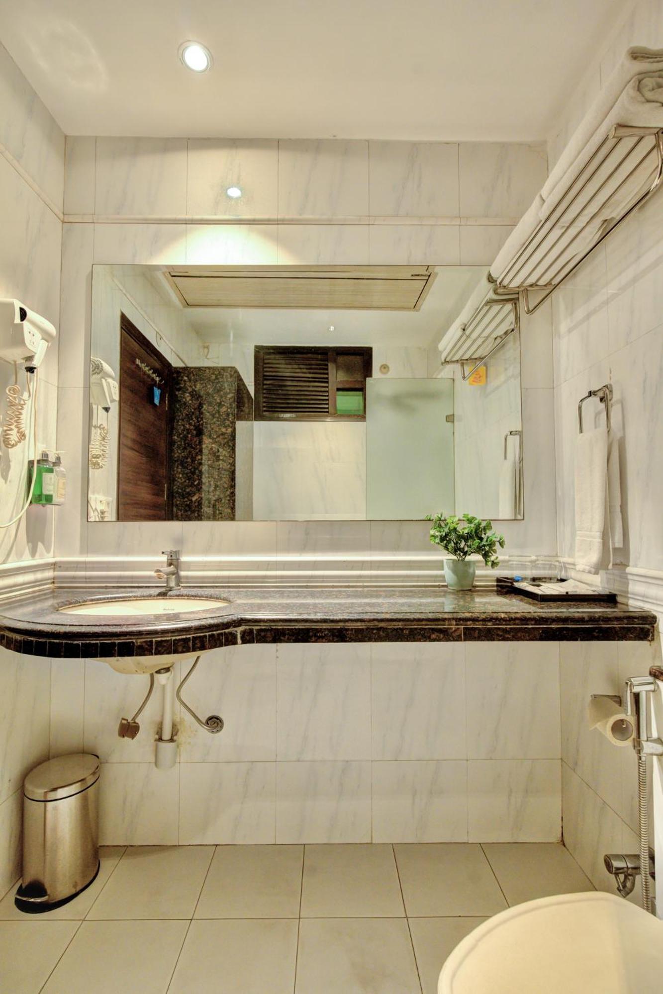 Empire Suites, Neu-Delhi Exterior foto