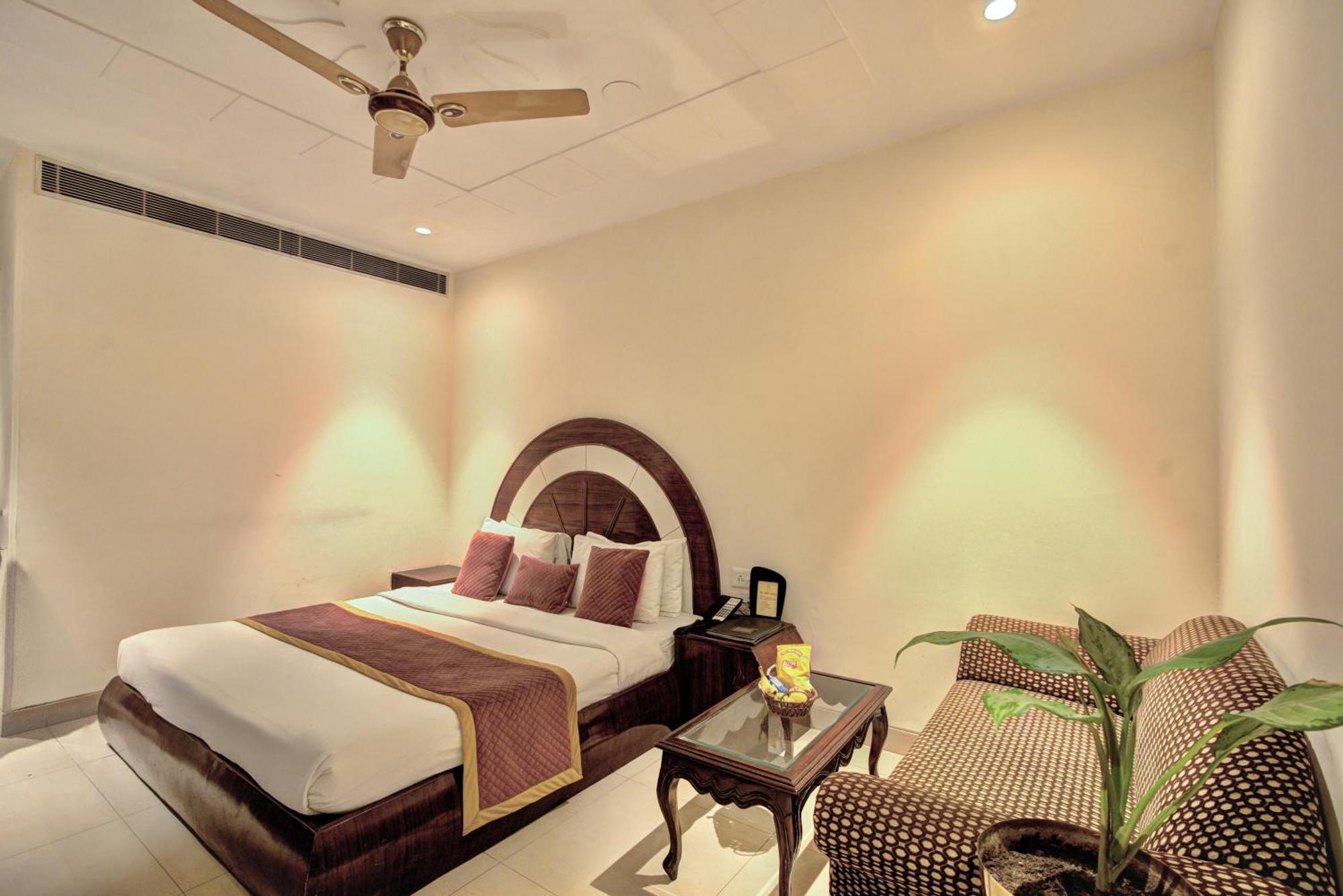 Empire Suites, Neu-Delhi Exterior foto